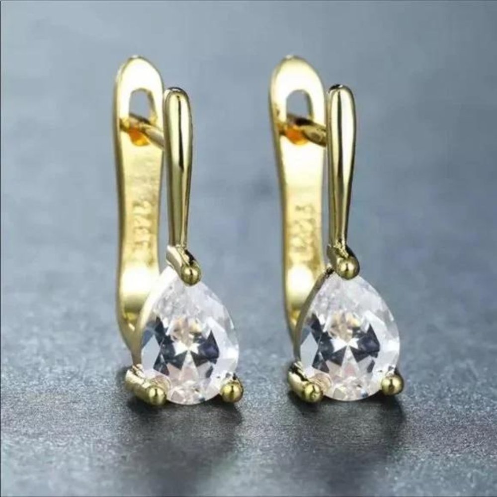 NEW 18K YELLOW GOLD DIAMOND EARRINGS, BEAUTIFUL EARRINGS, CUTE EARRINGS. - Picture 3 of 3